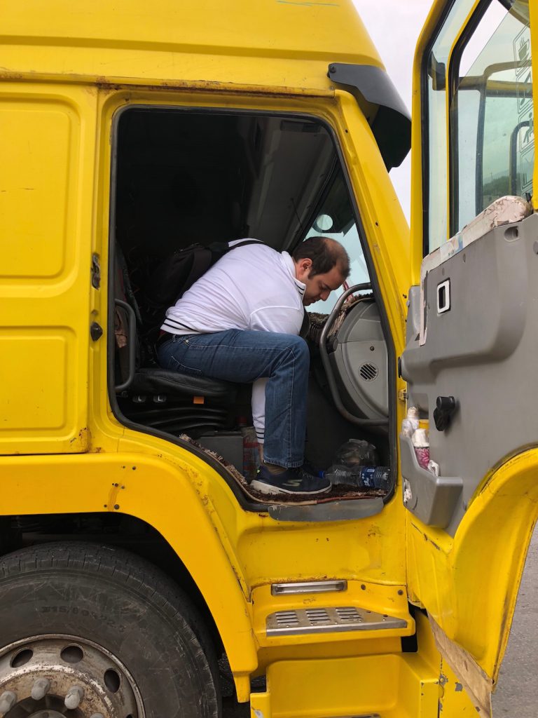 هیچ هایک به قزوین- کامیون زرد رنگ